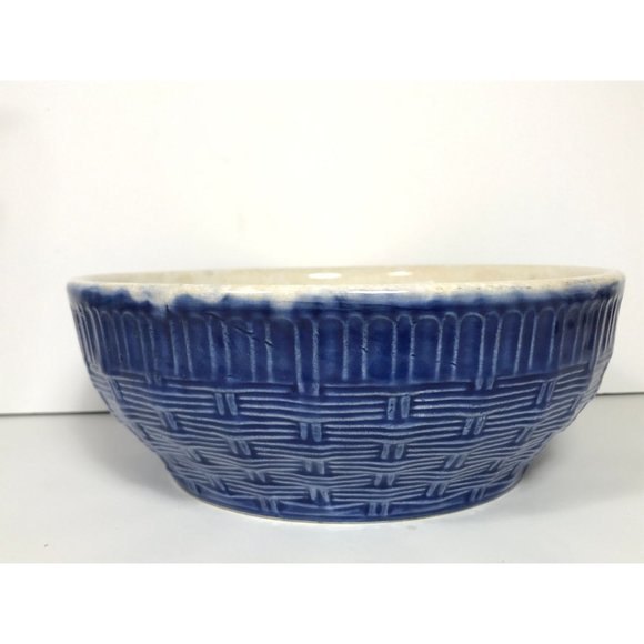 Vintage stoneware basket weave mixing bowl, blue 9" serving Bowl, ironstone pott - Picture 4 of 10